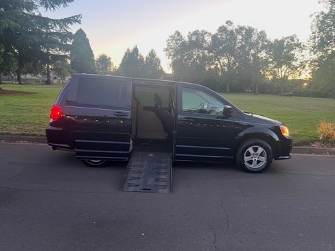 Used 2011 Dodge Grand Caravan Mainstreet w/ PWR Convenience Group FWD image 20