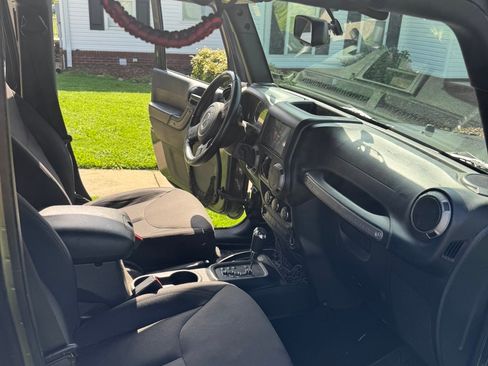 Used 2016 Jeep Wrangler Unlimited Sport w/ Quick Order Package 24S AWD/4WD image 2