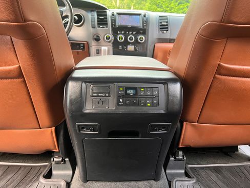 Used 2013 Toyota Sequoia Platinum AWD/4WD image 12