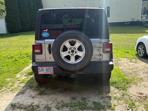 Used 2019 Jeep Wrangler Unlimited Sport S AWD/4WD image 4