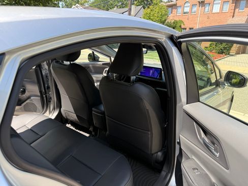 Used 2024 Toyota Prius XLE AWD/4WD image 10
