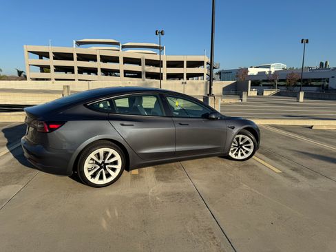 Used 2023 Tesla Model 3 Standard Range image 4