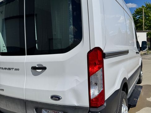 Used 2022 Ford Transit 250 Medium Roof AWD image 8