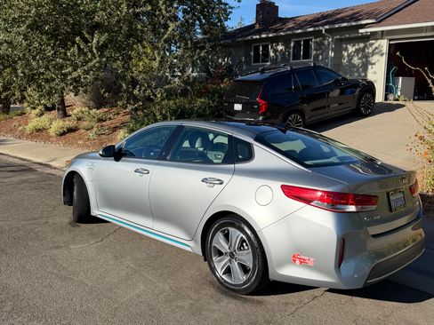 Used 2017 Kia Optima EX w/ Technology Package FWD image 4