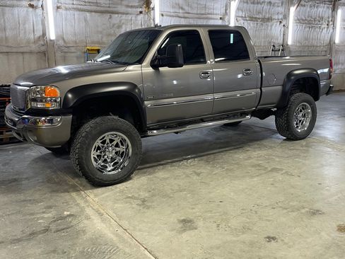 Used 2006 GMC Sierra 2500 SLT w/ Onstar Plus Package image 1