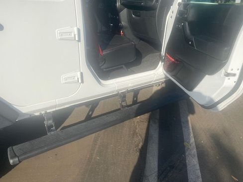 Used 2018 Jeep Wrangler Unlimited Rubicon image 21