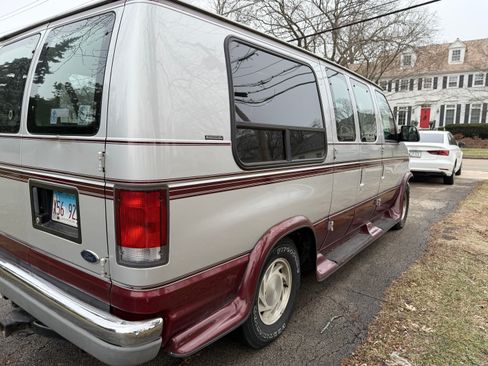 Used 2000 Ford E-150 and Econoline 150 Van image 11