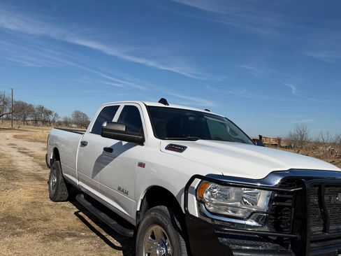 Used 2019 RAM 2500 Tradesman w/ Chrome Appearance Group image 2