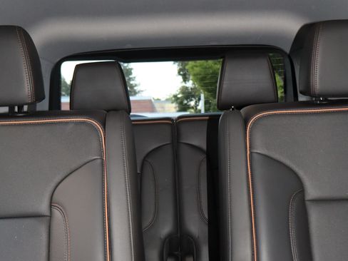 Used 2023 GMC Acadia AT4 w/ Technology Package AWD/4WD image 22