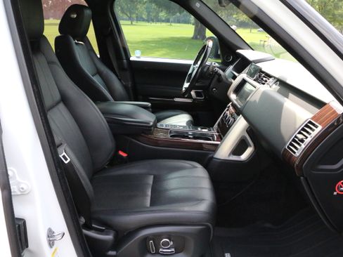 Used 2017 Land Rover Range Rover HSE image 10