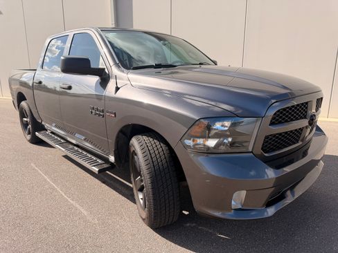 Used 2017 RAM 1500 Express w/ Express Value Package RWD image 13