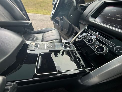 Used 2017 Land Rover Range Rover HSE image 21