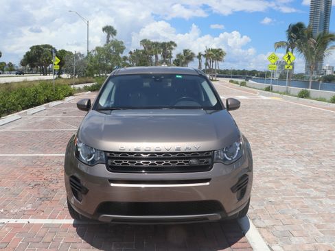 Used 2017 Land Rover Discovery Sport SE AWD/4WD image 4