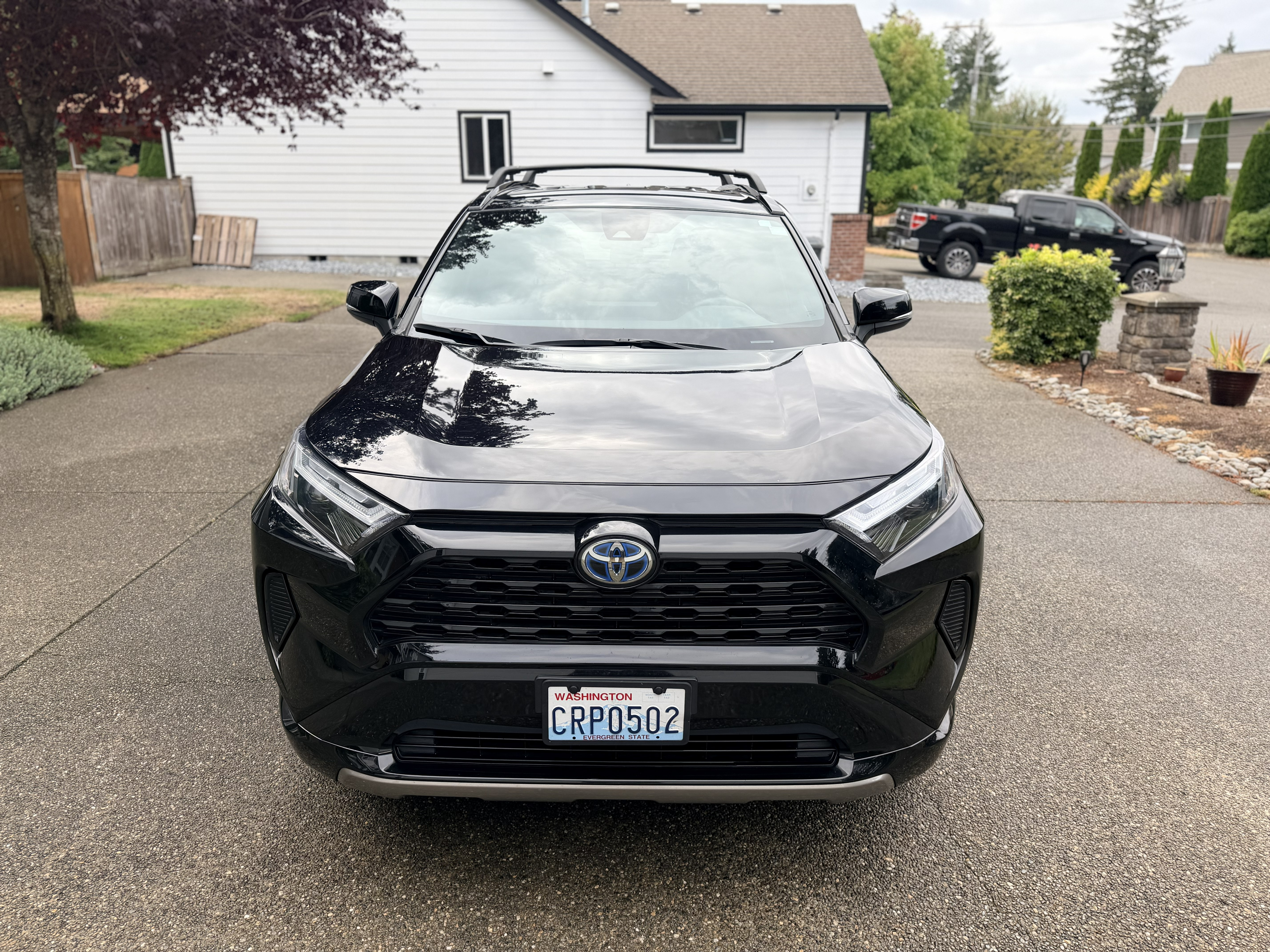 Used 2022 Toyota RAV4 SE AWD/4WD image 2