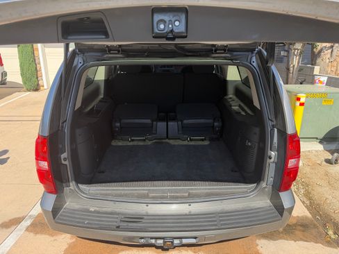 Used 2008 Chevrolet Suburban LT RWD image 9