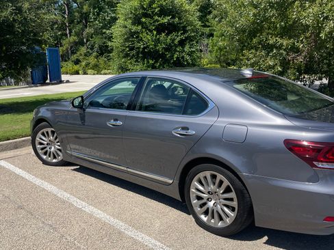 Used 2014 Lexus LS 460 AWD w/ Comfort Package image 5