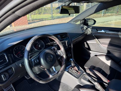Used 2016 Volkswagen GTI SE image 11