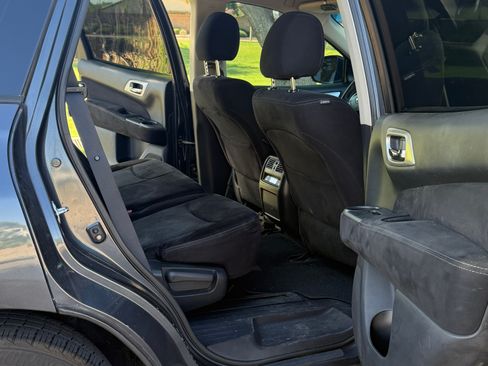 Used 2014 Nissan Pathfinder SV image 25