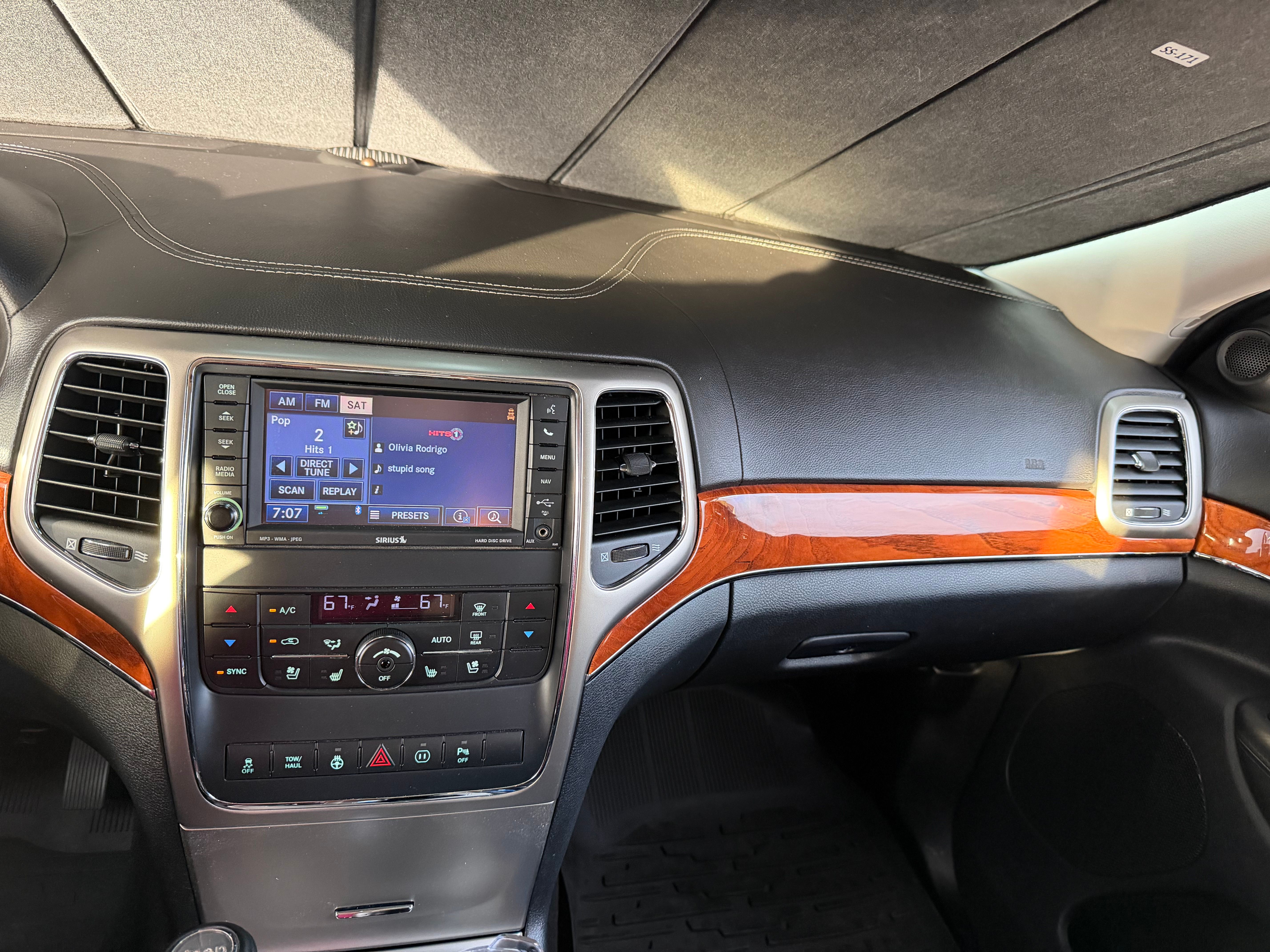 Used 2012 Jeep Grand Cherokee Overland AWD/4WD image 19