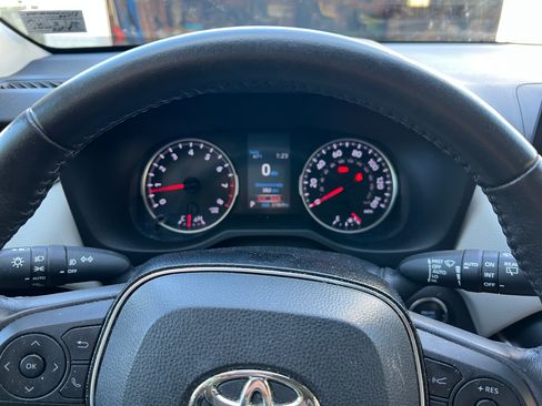 Used 2021 Toyota RAV4 XLE w/ Convenience Package AWD/4WD image 8