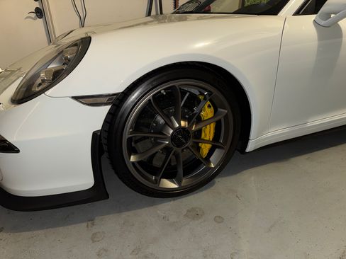 Used 2014 Porsche 911 GT3 RWD image 9