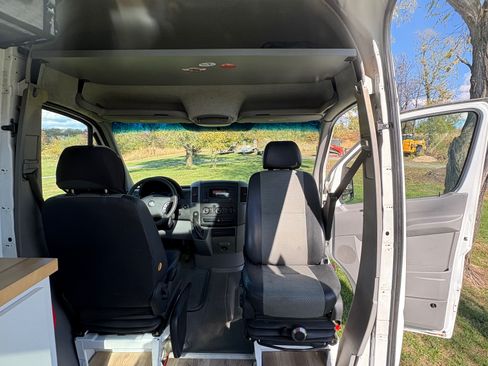 Used 2008 Dodge Sprinter 2500 w/ Premium Sound Group I image 8