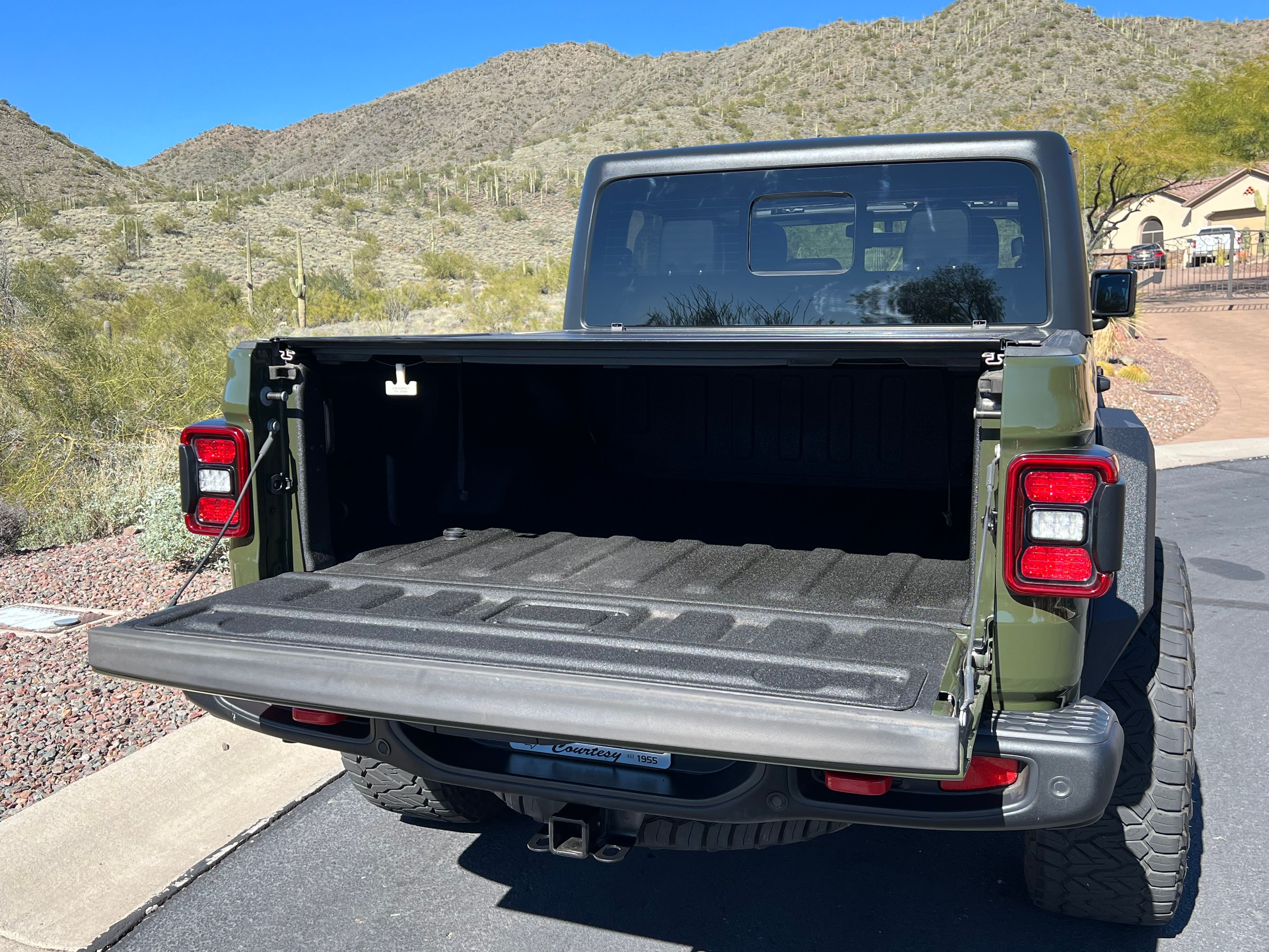 Used 2021 Jeep Gladiator Rubicon AWD/4WD image 6