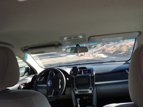 Used 2013 Toyota Camry LE image 22