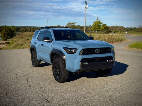 Used 2025 Toyota 4Runner SR5 image 2