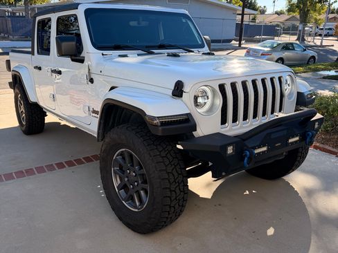 Used 2021 Jeep Gladiator Overland w/ Popular Equipment Package image 2