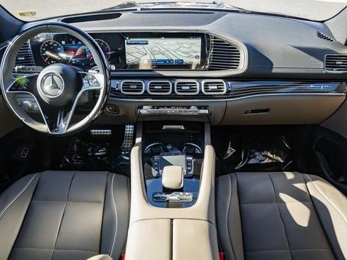 Used 2025 Mercedes-Benz GLS 450 4MATIC image 11
