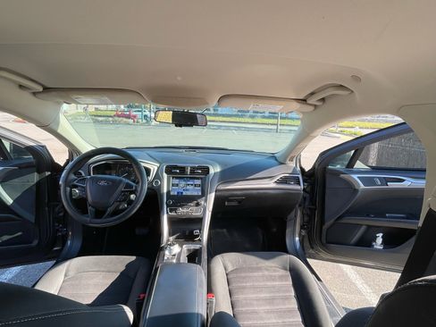 Used 2018 Ford Fusion SE image 13