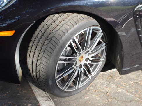 Used 2016 Porsche Panamera 4 Edition AWD/4WD image 11