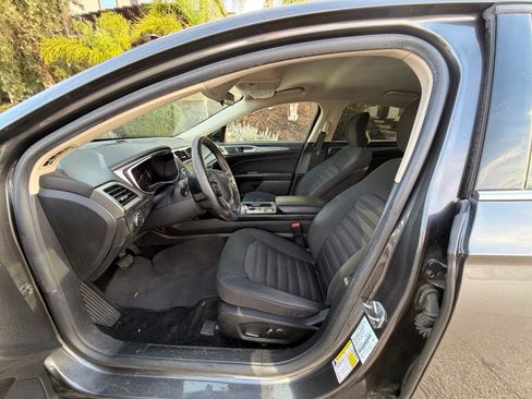 Used 2018 Ford Fusion SE image 5