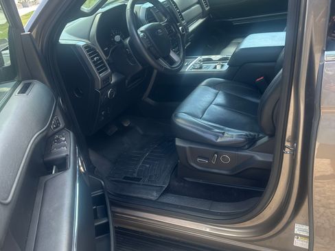 Used 2018 Ford Expedition Max XLT w/ Equipment Group 202A image 10