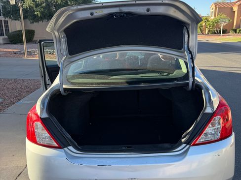 Used 2016 Nissan Versa SV FWD image 12