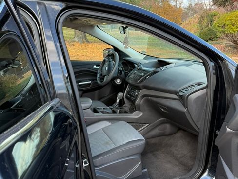Used 2017 Ford Escape SE image 13