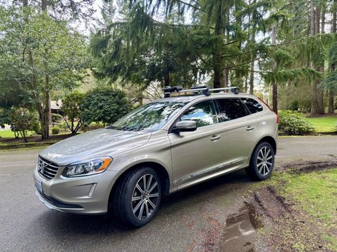 Used 2016 Volvo XC60 T5 Premier w/ Proximity Package image 4