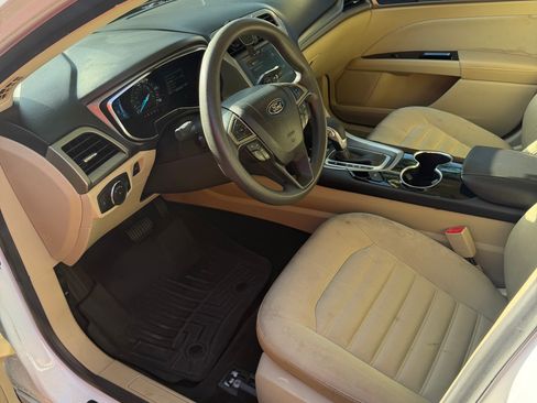 Used 2015 Ford Fusion SE image 9