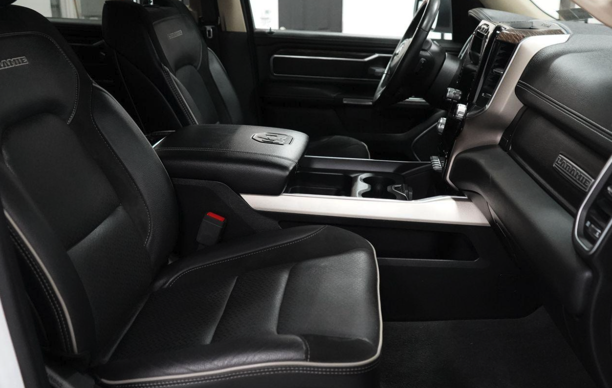 Used 2019 RAM 1500 Laramie AWD/4WD image 9