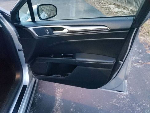 Used 2016 Ford Fusion SE w/ Equipment Group 202A image 9