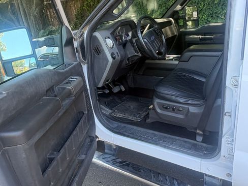 Used 2012 Ford F250 Lariat w/ Lariat Interior Pkg AWD/4WD image 8