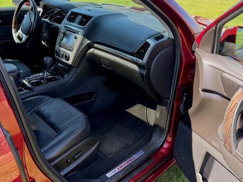 Used 2015 GMC Acadia Denali image 15