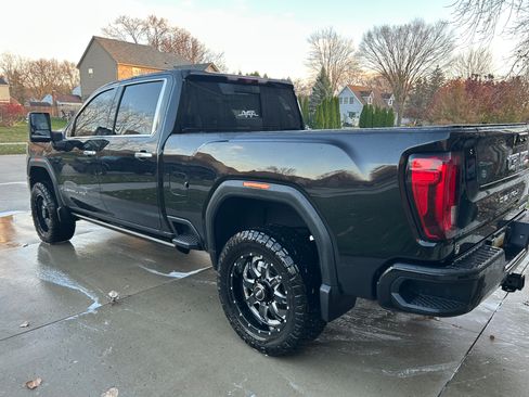 Used 2021 GMC Sierra 2500 Denali w/ Denali Black Diamond Edition image 4