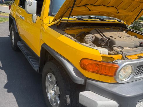 Used 2007 Toyota FJ Cruiser 4WD w/ Upgrade Pkg 2 image 2