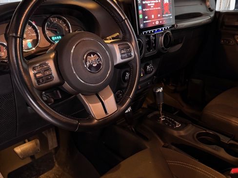 Used 2018 Jeep Wrangler Unlimited Sport image 14