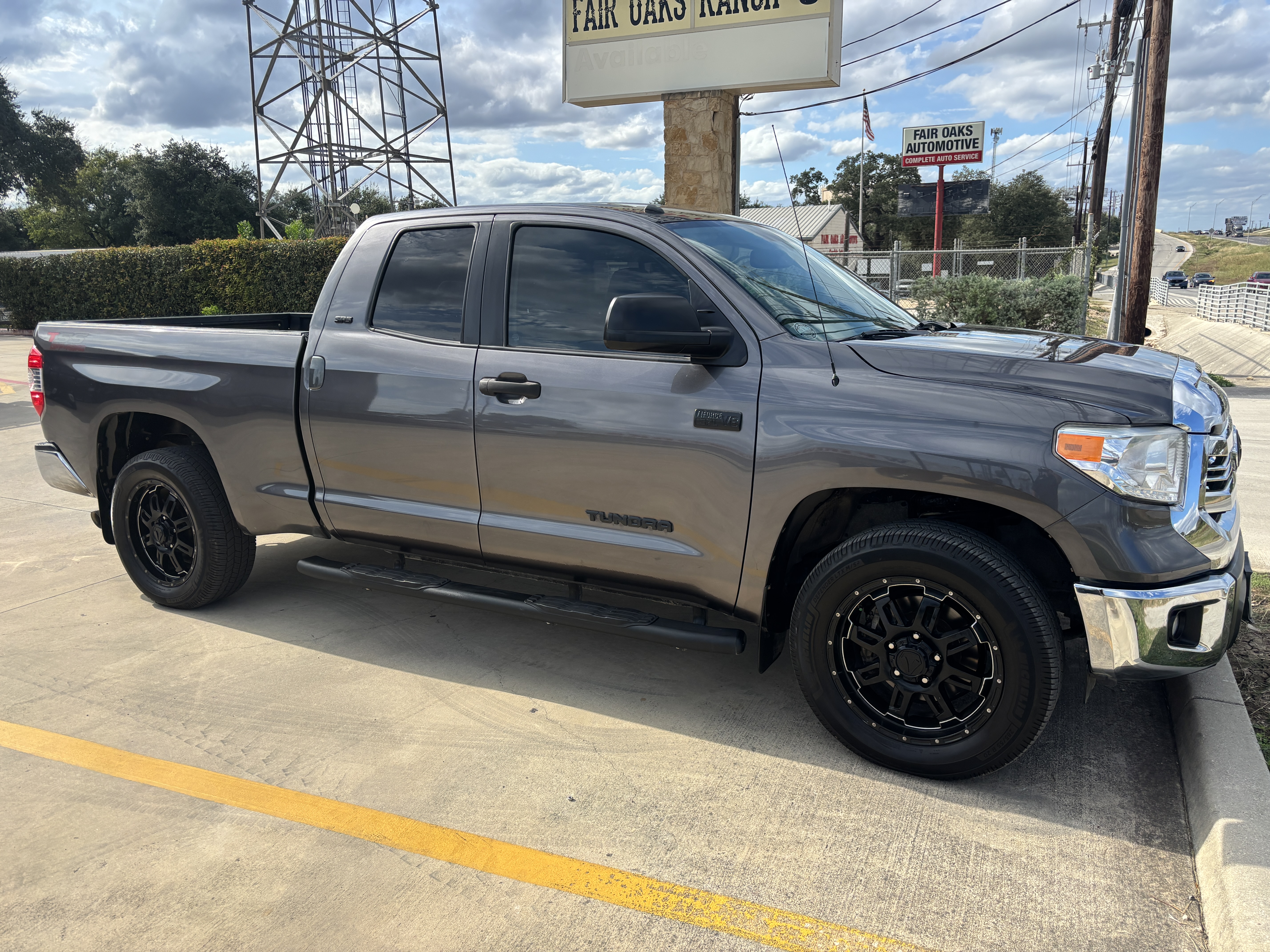 Used 2016 Toyota Tundra SR5 w/ SR5 Upgrade Package RWD image 4