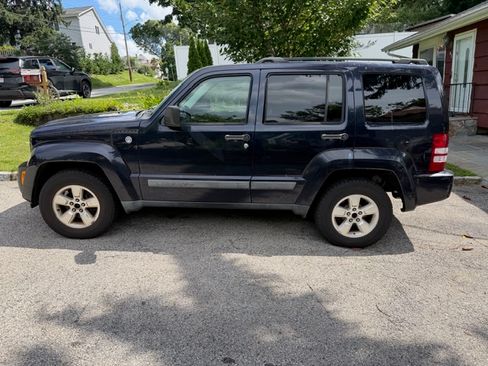 Used 2011 Jeep Liberty Sport w/ Popular Equipment Group AWD/4WD image 5