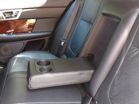 Used 2011 Jaguar XF Premium image 4