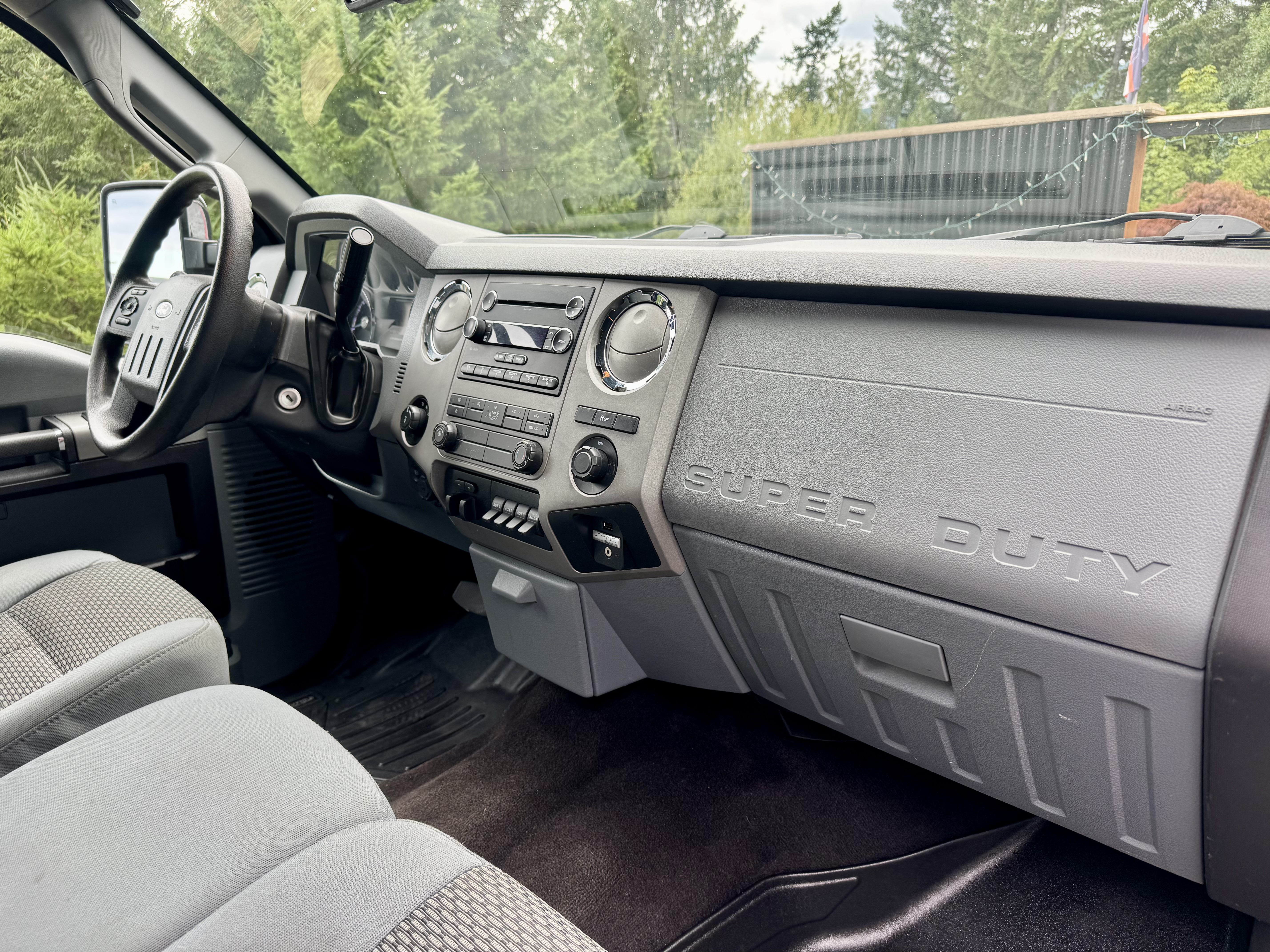 Used 2015 Ford F250 XLT w/ XLT Premium Package AWD/4WD image 9